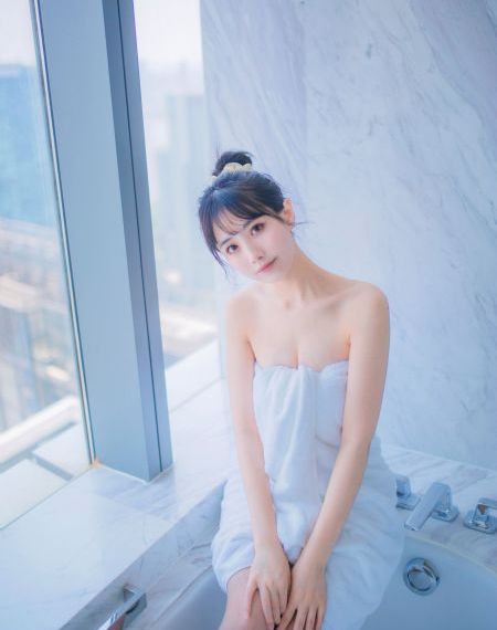 欧美透明丰满内衣内裤_超清HD高清在线观看